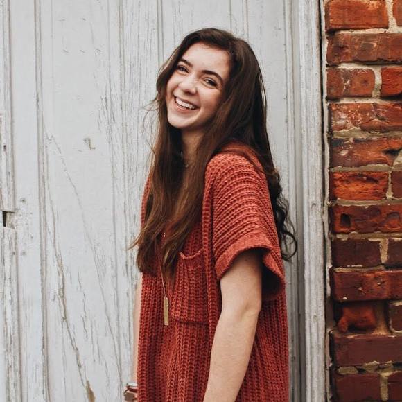 Meet your Posher, Lauren - Picture 1 of 1